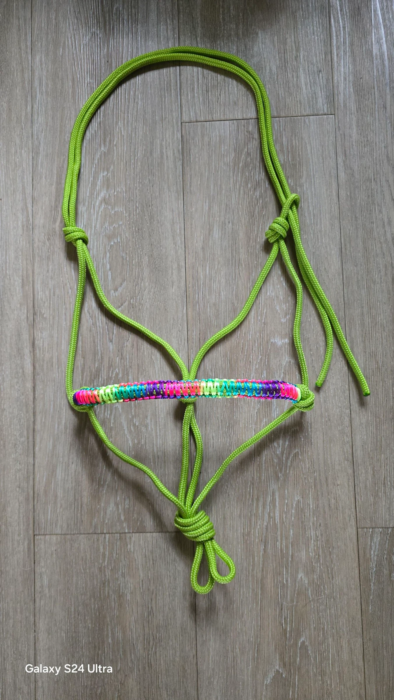 Licol en corde avec muserolle nouée aux couleurs arc-en-ciel – photo 5